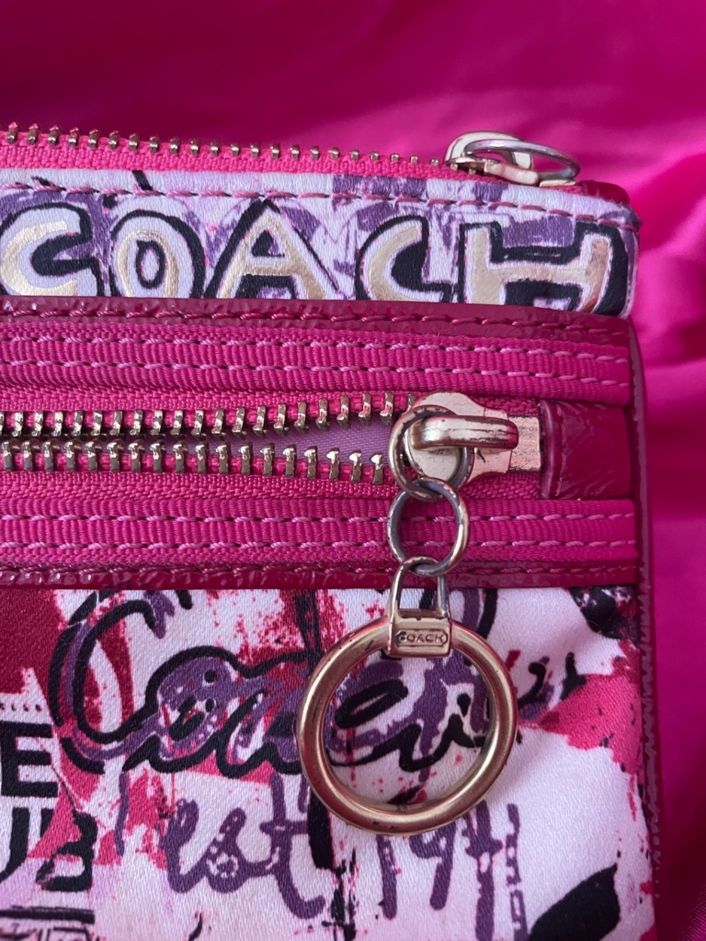 Coach Poppy - pink graffiti wristlet w/pom pom & hang tag - Picture 2 of 15